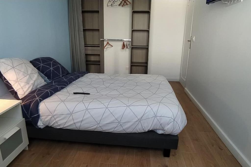 Appartamento Parisian Cosy Flat With Balcony Argenteuil Esterno foto